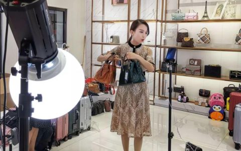 直播间里的 “剁手” 江湖：主播喊 “321” 时，我的钱包在偷偷发抖