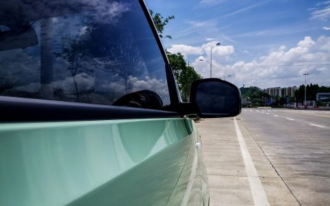 开上新能源车后，我发现这些事儿比加油香多了