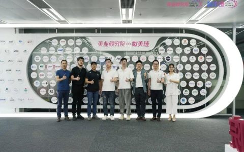 墨色笔尖下的品牌絮语：一场与人心的温柔对谈