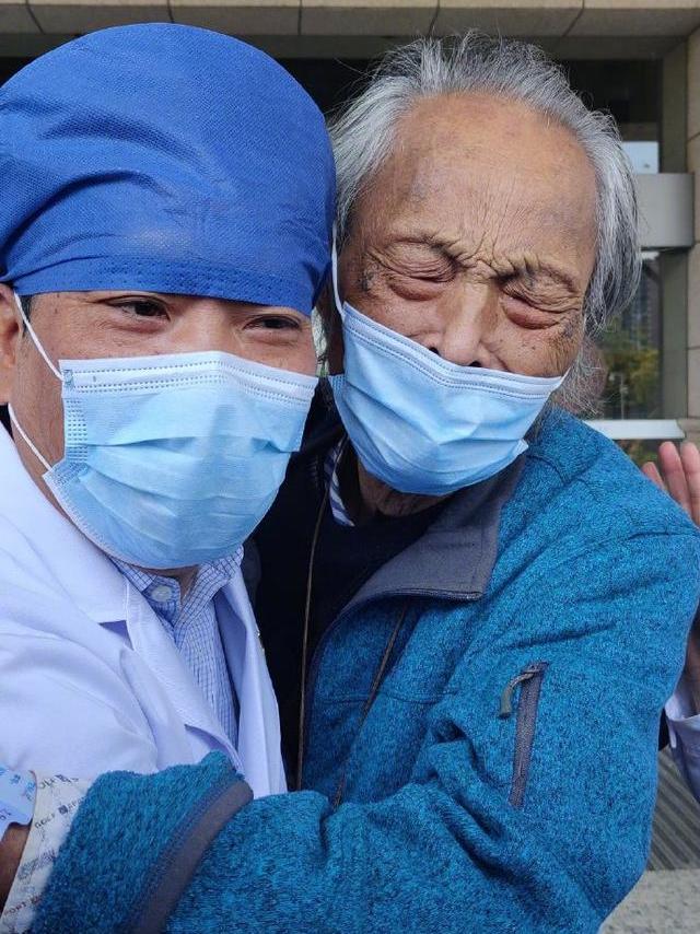 暖阳里的重生：那些藏在养老康复中的温柔力量