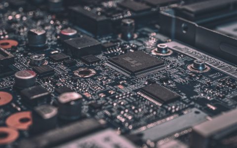 当科技长出温度：在代码与心跳之间寻找平衡