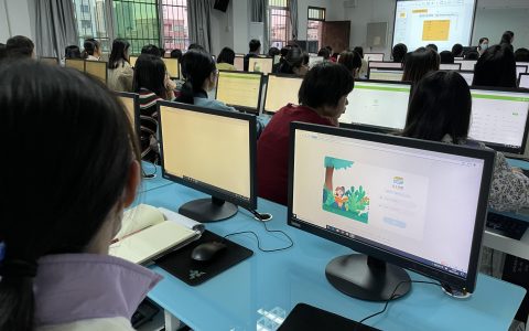 屏幕那端的光：教育信息化里的温暖相遇