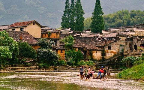 别再挤网红打卡点啦！这些小众旅游地能让你笑出腹肌还不撞照