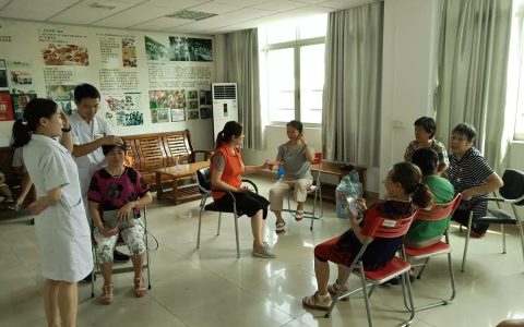 守护夕阳下的活力：养老康复里的温暖与专业