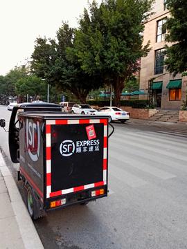快递车里的智慧密码：从奔波到从容的物流变革