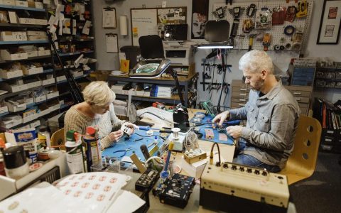 指尖与钢铁的共舞：解码制造世界的万千模样