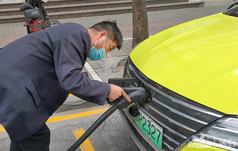 深夜充电站的灯光：一个出租车司机与充电桩的十年羁绊