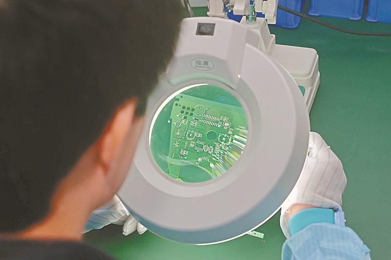 硬件制造：从精密零件到智能产品的诞生之旅