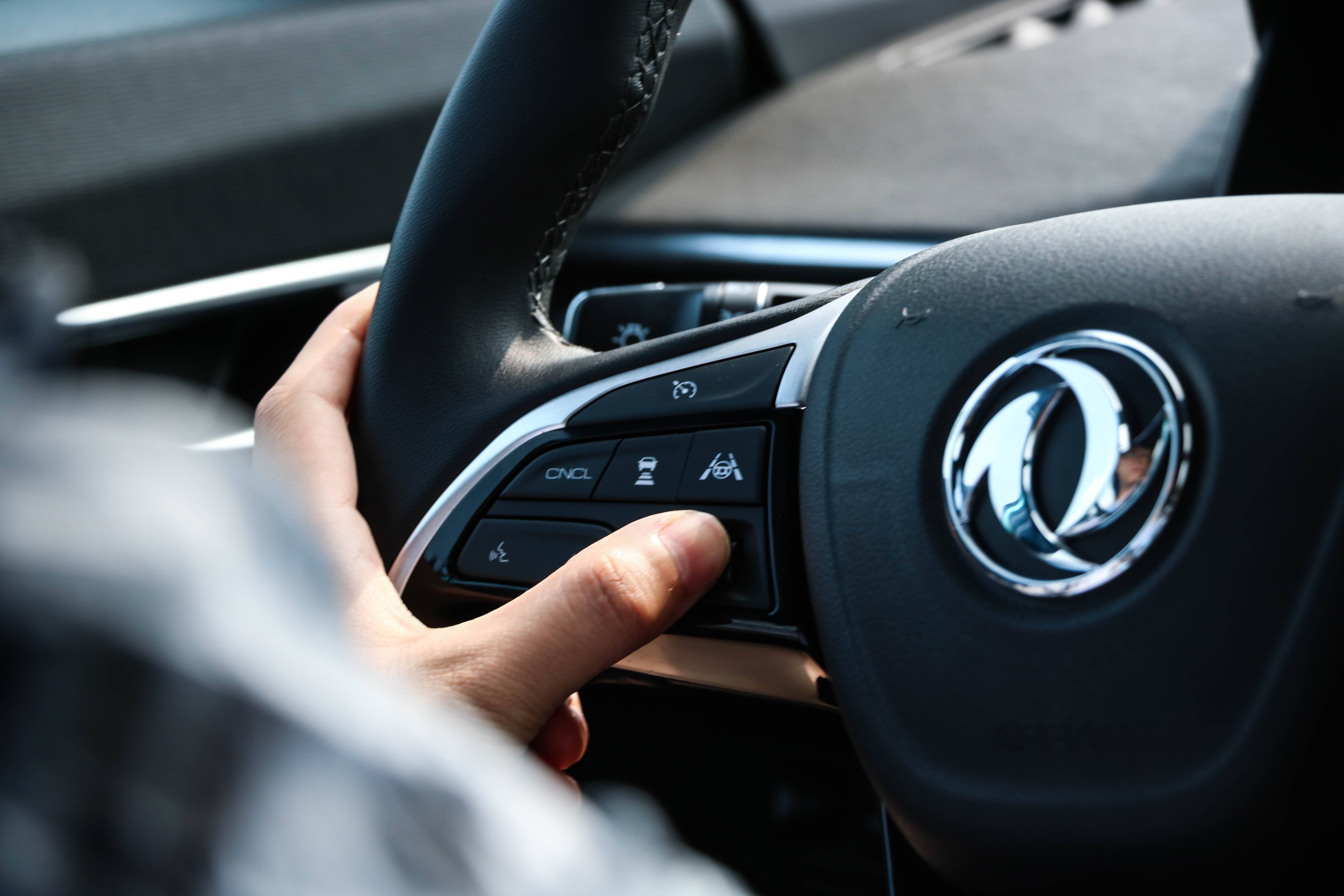 开车再也不用紧绷神经？聊聊辅助驾驶那些真实体验