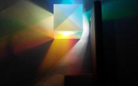 分光镜：把阳光拆成彩虹的 “光学戏法大师”