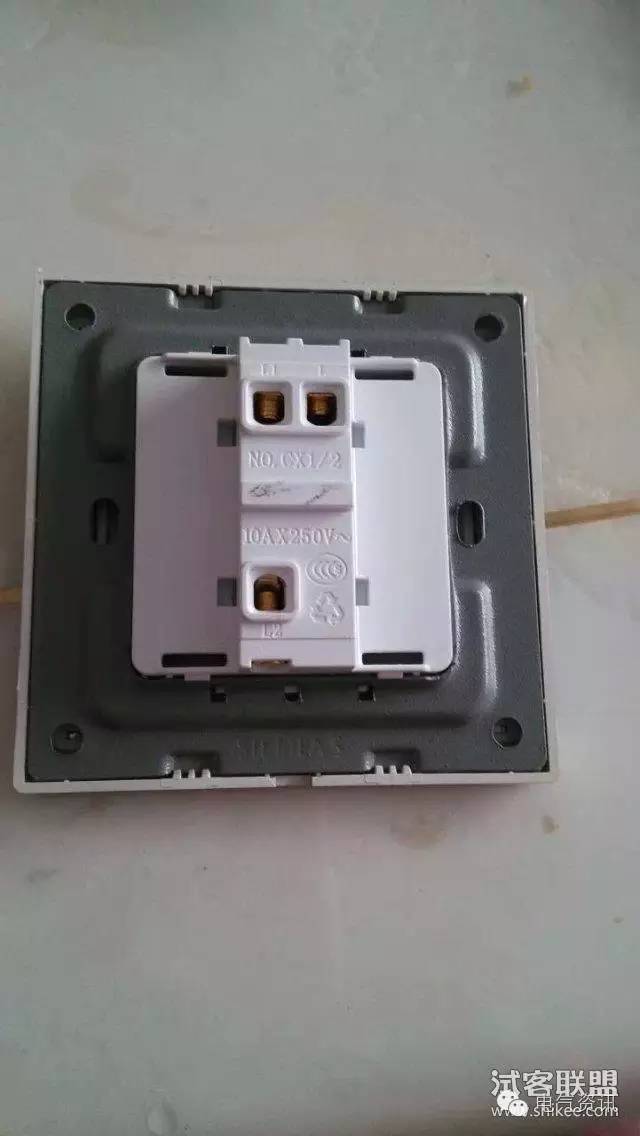 探索上海：加入正规旅游团的多彩体验(上海正规旅游团)